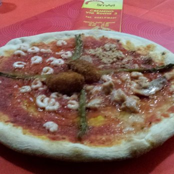 SmArt - Pizza "Smart": pomodoro,  tonno, salmone, gamberetti,  asparagi, chele di granchio. Prezzo 8,50 € - Pizza Near Me - Cremeno (Lc), AG