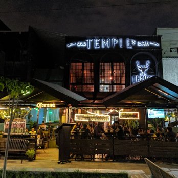 Old Temple's Bar - Old Temple's Bar at night - Bars Near Me - Guadalajara, JAL