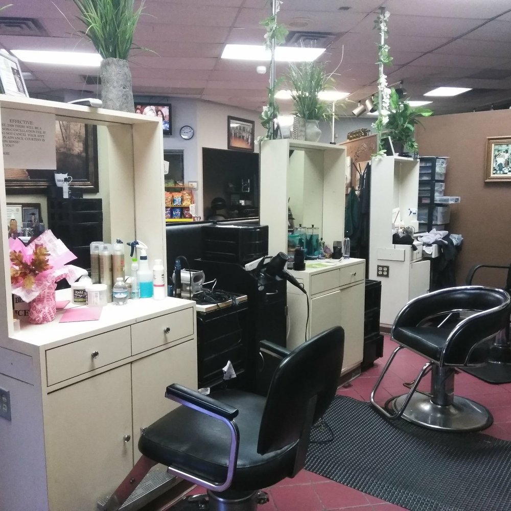 Cheer's Unisex - The ladies seats!! Come with mirrors on both sides, you can see and have privacy at the same time! - Hair Salons Near Me - Garland, Texas