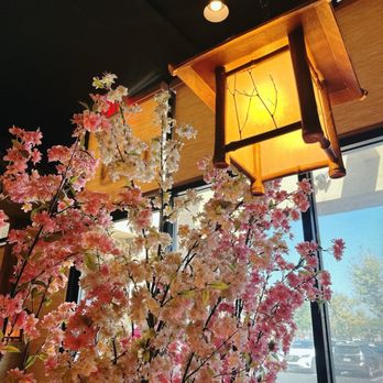 EAT'S SUSHI - Sushi Bars Near Me - Costa Mesa, California