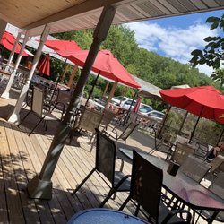 Red Schoolhouse Wines - Outdoor seating