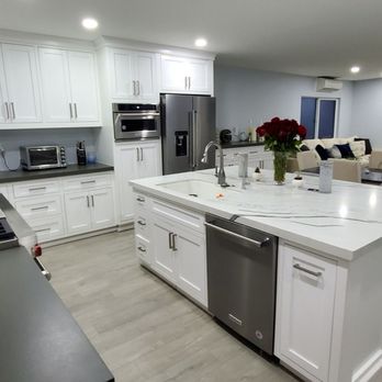Elite Custom Cabinets - a kitchen with a center island - General Contractors Near Me - Hemet, California Elite Custom Cabinets - a kitchen with a center island - General Contractors Near Me - Hemet, California