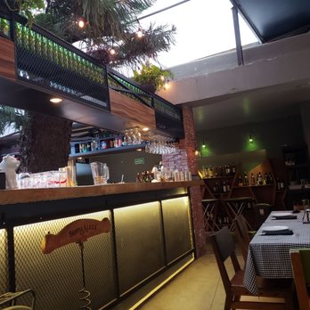 Rivadavia - Bar area. - Pizza Near Me - Zapopan, JAL