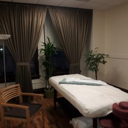 Ming's Acupuncture - 1 of 3 treatment rooms.  Treatments include Acupuncture, Accupressure, and Chiropractic.