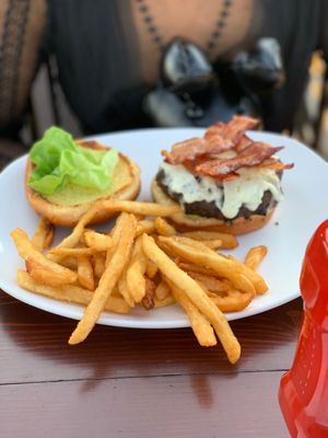 McCray's Tavern by null