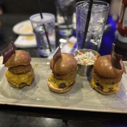 Hard Rock Live - Sliders coleslaw on side