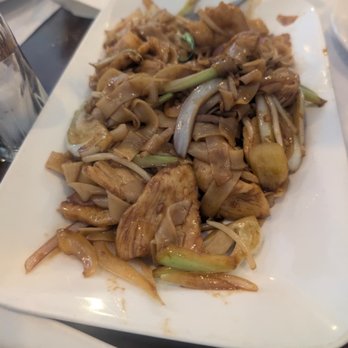 The Little Kitchen Asian Cafe - Chicken chow fun - Cafes Near Me - Dana Point, California