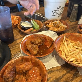 Duff's Famous Wings - American Near Me - Amherst, New York Duff's Famous Wings - American Near Me - Amherst, New York