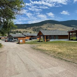 Big Arm Resort - Driveway in front of cabins