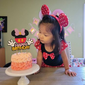 Kymoto Co - Custom cake: Minnie Mouse theme - Custom Cakes Near Me Kymoto Co - Custom cake: Minnie Mouse theme - Custom Cakes Near Me