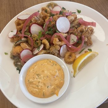 Earls Kitchen + Bar - Calamari was delicious! Breaded to perfection - New American Near Me - Orlando, Florida