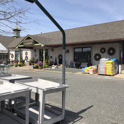 Hyannis Country Garden - The front area and parking lot