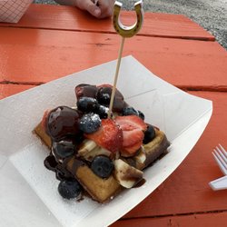 Grandma's Waffles & Coffee - Waffle with fruit of the day and chocolate syrup.