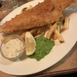 The Potting Shed Pub - Yummy fish and chips!