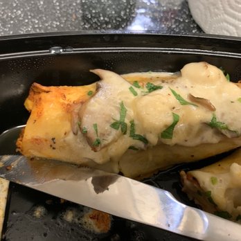 Numero 28 - Cannelloni con Funghi - Italian Near Me - Austin, Texas Numero 28 - Cannelloni con Funghi - Italian Near Me - Austin, Texas