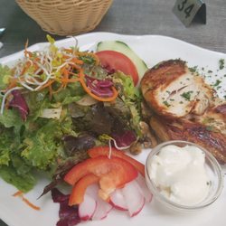 An der Kochmühle - Salat mit Huhn, Aioli und Brot