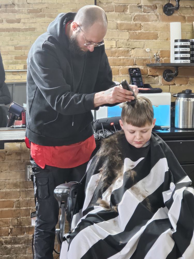 Izzy'z Barbershop Logo