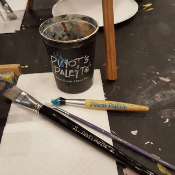 Pinot's Palette - Painting Utensils - Paint & Sip Near Me - Chicago, Illinois