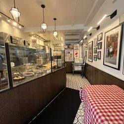 Charles Pan-Fried Chicken - Interior