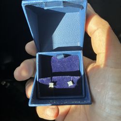 Easton Rare Coin & Precious Metals - Customer service is excellent. Came through helping me get these custom earrings as a Christmas gift.