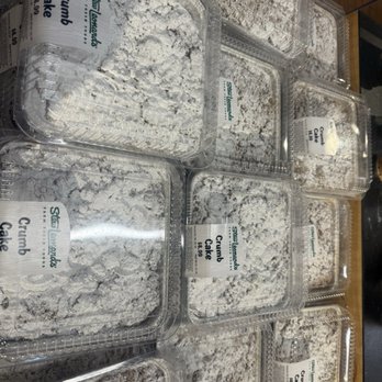 Stew Leonard's Farm Fresh Food - If you're not from New York, you wouldn't know this. This is crumb cake, baby like the stuff we used to get in the Bronx back in the 60s. - Grocery Near Me - Yonkers, New York