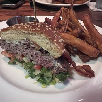 Marlow's Tavern - Blue cheese bacon burger - so good! - New American Near Me - Orlando, Florida Marlow's Tavern - Blue cheese bacon burger - so good! - New American Near Me - Orlando, Florida