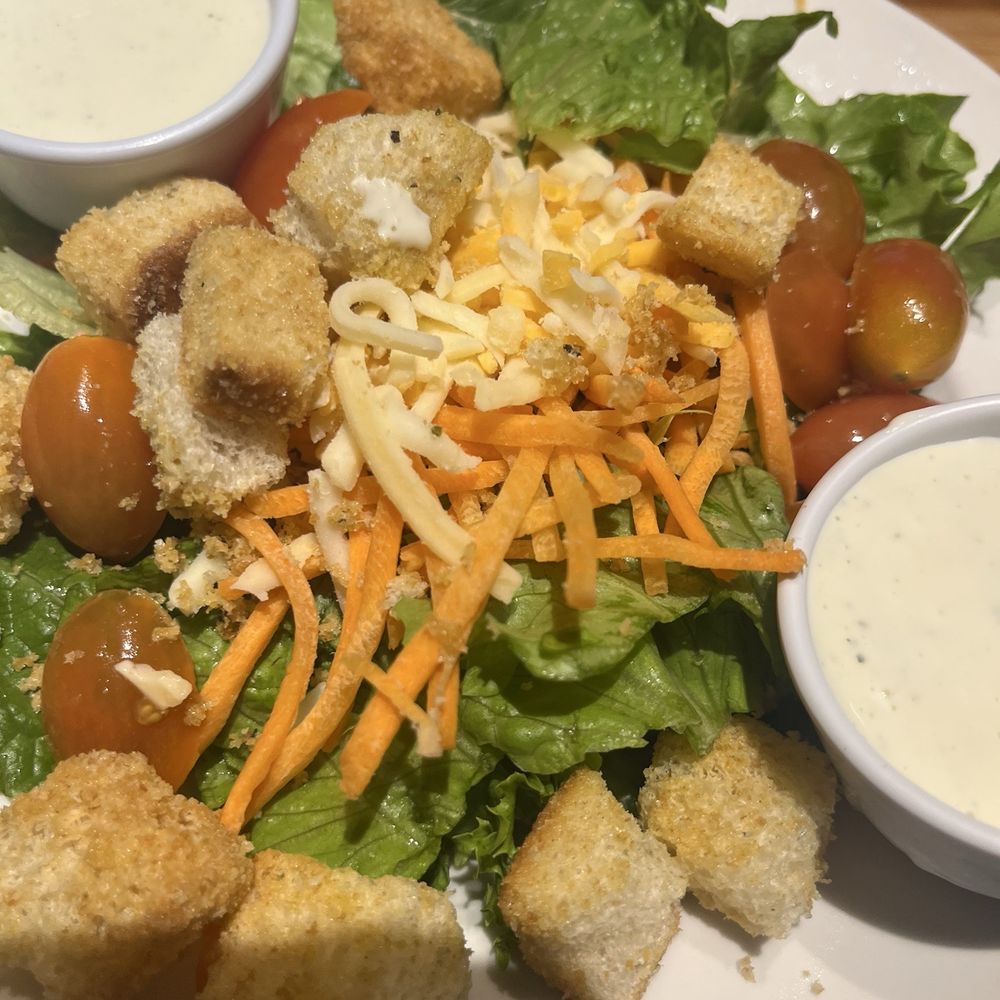 Fresh salad did not disappoint ranch dressing was tasty, large portion! Ate the whole thing!