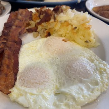 Reme's Restaurant - Eggs and bacon - Breakfast & Brunch Near Me - Plainfield, Indiana