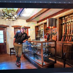 Los Cazadores - Gun Room