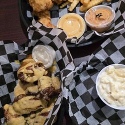 The Dirty Bird - Sycamore - Mama Bird, Parm Garlic Wings and Mac and cheese.