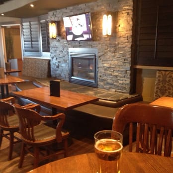 Knotted Thistle Pub - Pubs Near Me - Regina, Saskatchewan