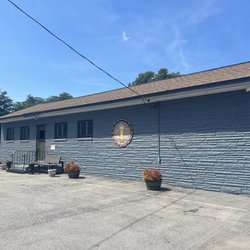 ShanSki’s Valley Pub - Outside of the bar