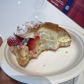 Paris Baguette - Peanut crumb strawberry custard - Bakeries Near Me - Roseville, California