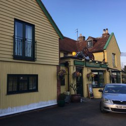 Roebuck Inn - Out front