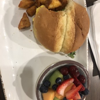 Courtyard By Marriott Gulfport Beachfront - Breakfast Bistro Sandwich + Fruit - Hotels Near Me - Gulfport, Mississippi Courtyard By Marriott Gulfport Beachfront - Breakfast Bistro Sandwich + Fruit - Hotels Near Me - Gulfport, Mississippi