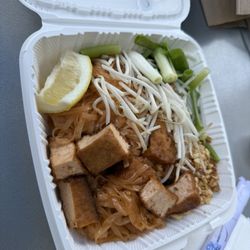 Blue Pepper Asian Cuisine - Vegan Pad Thai Noodles with tofu