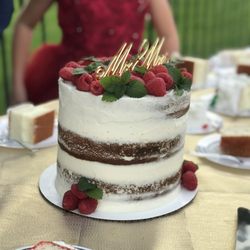 Provo Bakery - Finished simple wedding cake.