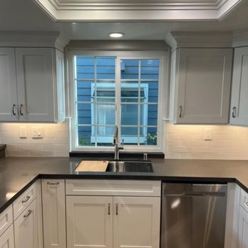 Miskelly Construction - Beautiful under cabinet lighting added. - General Contractors Near Me - Huntington Beach, California Miskelly Construction - Beautiful under cabinet lighting added. - General Contractors Near Me - Huntington Beach, California