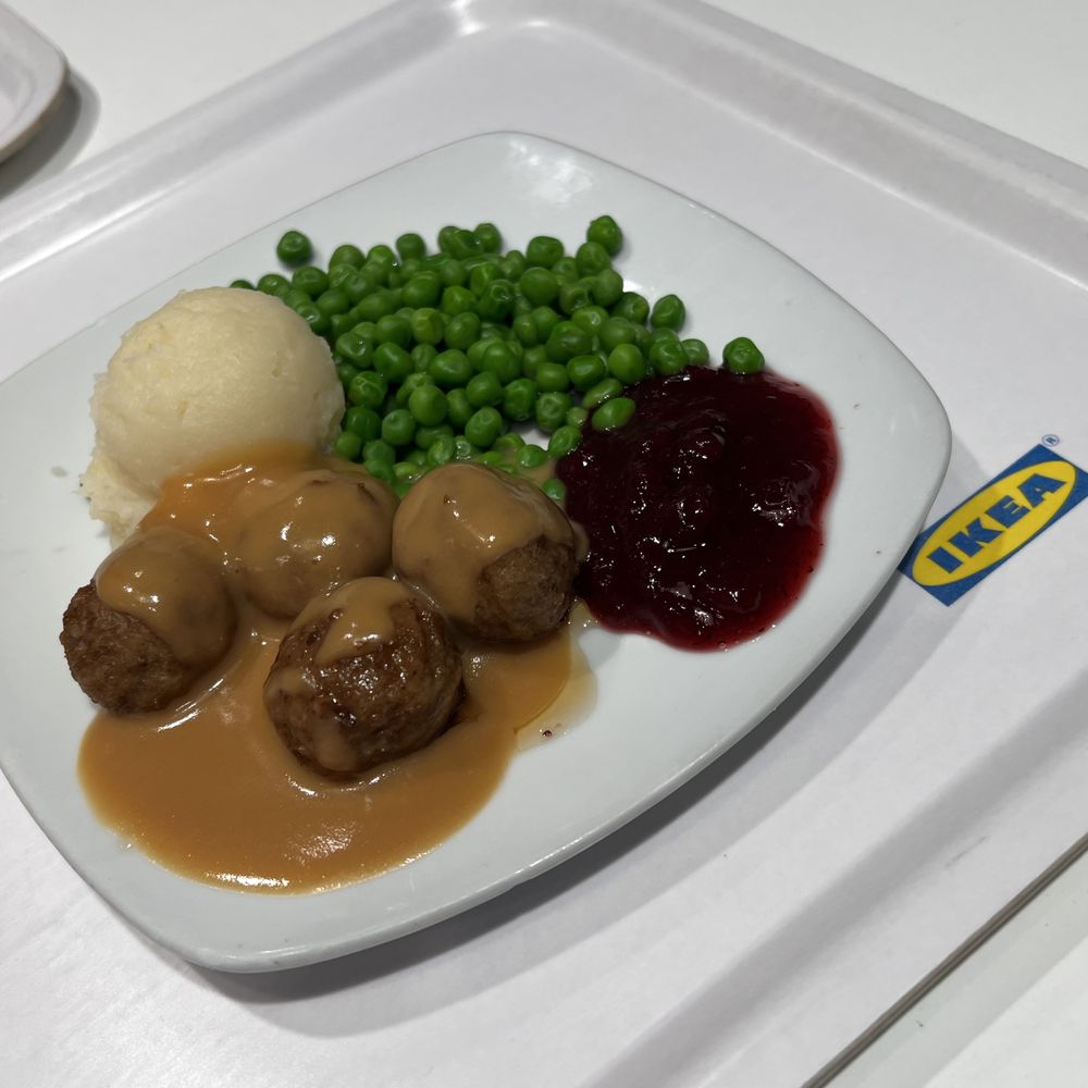 Child's meatball plate Child's meatball plate