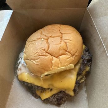 Armitage Alehouse - Wagyu Double Cheeseburger - Pubs Near Me - Chicago, Illinois Armitage Alehouse - Wagyu Double Cheeseburger - Pubs Near Me - Chicago, Illinois