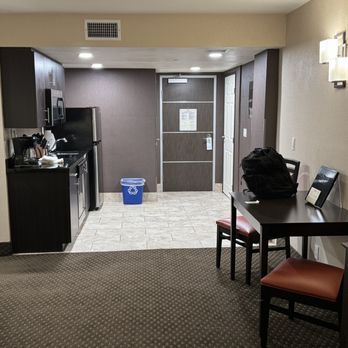 The Carriage House - Entrance - Hotels Near Me - Las Vegas, Nevada The Carriage House - Entrance - Hotels Near Me - Las Vegas, Nevada