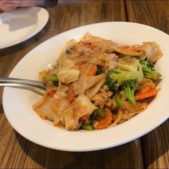 Bhan Mae Vane - Pad Kee Mao (Drunken Noodles) - Thai Near Me - Alameda, California Bhan Mae Vane - Pad Kee Mao (Drunken Noodles) - Thai Near Me - Alameda, California