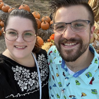 River Fox Train - Pumpkin patch! At Halloween we all get to pick pumpkins - Tours Near Me - West Sacramento, California