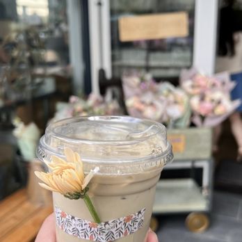 Bloomsgiving - Hojicha Latte - Florists Near Me - Mountain View, California
