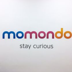 momondo - Vægdekoration når man kommer ind af hoveddøren :)