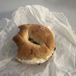 Bacon eggs and cheese bagel