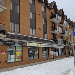 Storefront at the corner of Lakeshore Road West and Bronte Road