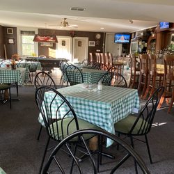 Creekside Cafe - Dining room bar side