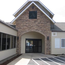 Avamere Rehabilitation of Hillsboro - Entrance on Oak Street