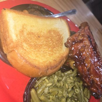 Sonny's BBQ - Green beans and garlic bread - Barbeque Near Me - Palm Bay, Florida